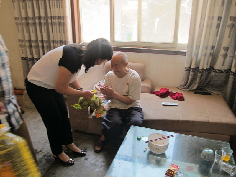 益和熱力公司端午節(jié)開展“送溫暖、獻愛心”活動