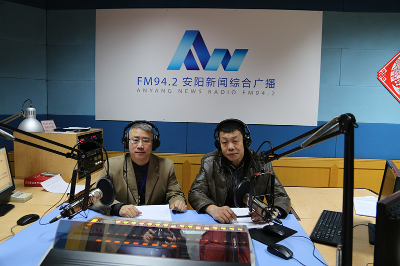 益和熱力公司董事長(zhǎng)、總經(jīng)理?xiàng)钣婪逶谖沂芯W(wǎng)上市民之家與廣大用戶群眾及網(wǎng)友進(jìn)行了在線交流溝通