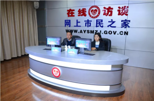 公司董事長、總經(jīng)理?xiàng)钣婪遄隹汀对诰€訪談》欄目